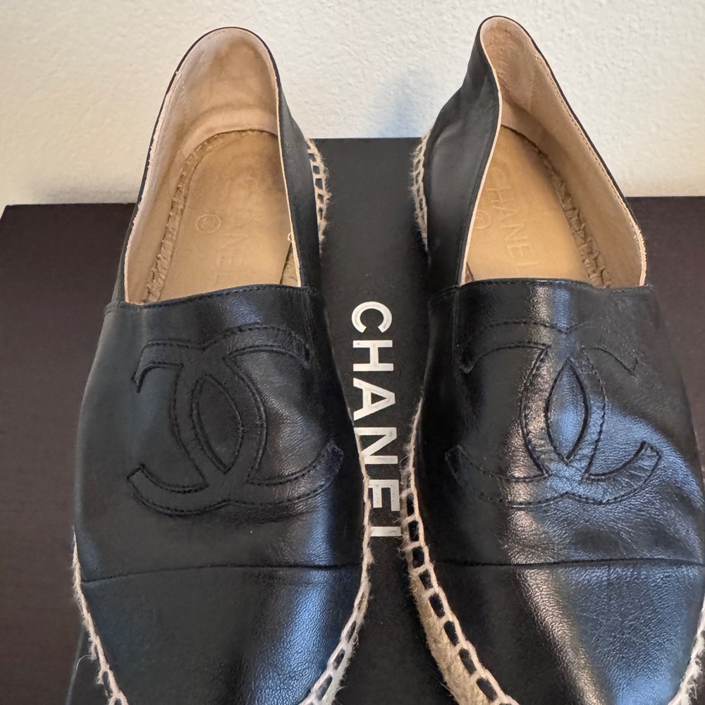 CHANEL Black Leather Espadrille Flats with CC Logo